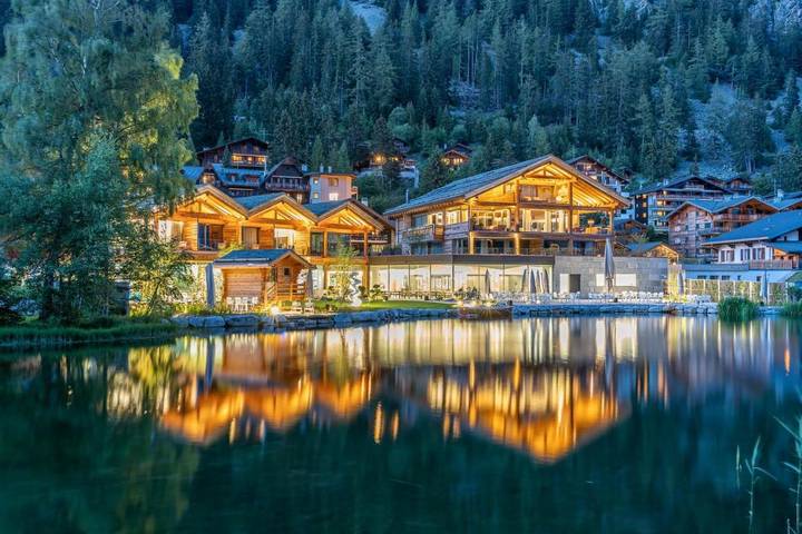 Hôtel pour 2 personnes, avec Terrasse et Jacuzzi ainsi que Jardin et Piscine dans Champex-Lac