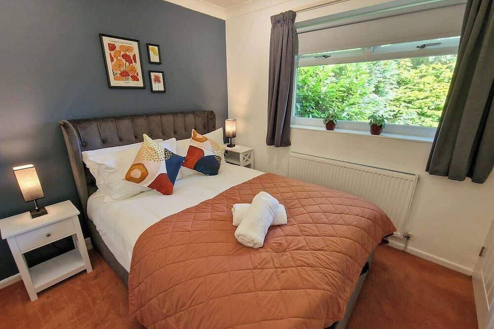 3 Bed Gatley Home | Free Parking in Stockport, Gran Mánchester
