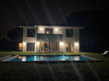 Cottage pour 8 personnes, avec piscine ainsi que jardin et vue à Cénac