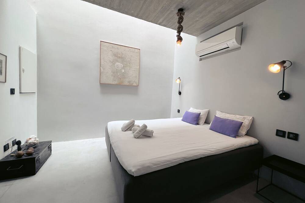 Entire apartment, Luxury 1Br in the Heart of Valletta - Rooftop Terrace & City Views in Valletta, Malta Island