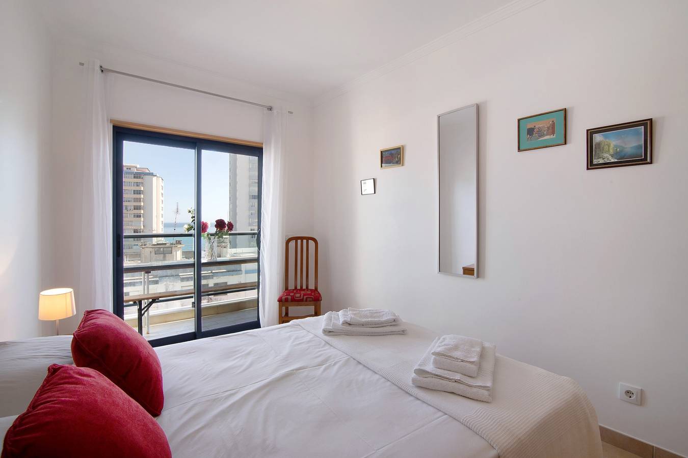 Entire apartment, Apartment 'Quarteira Beach I' with Balcony, Wi-Fi and Air Conditioning in Quarteira, Faro District