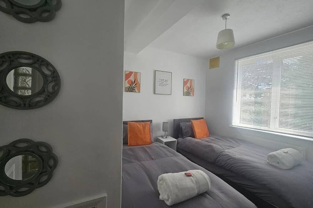 Entire apartment, Affordable Stylish Fully Furnished 2 Bedroom Apartment,sleeps upto 6 people in Hertfordshire