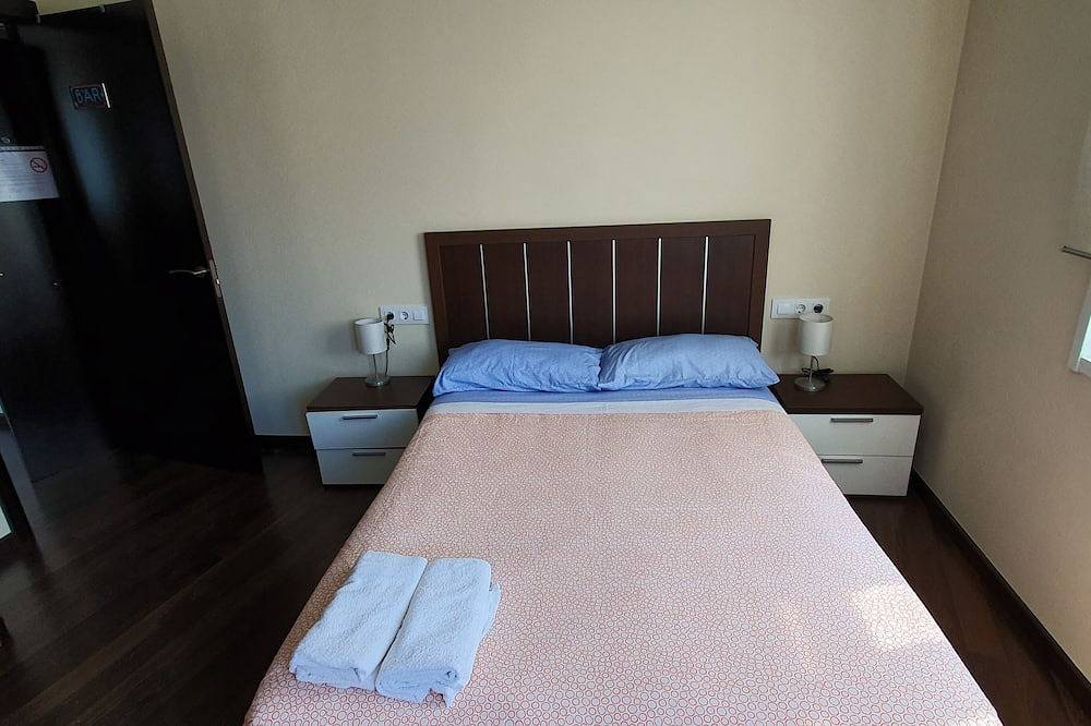 Entire apartment, Beautiful 2 bedroom apartment, exterior, next to the train station in La Coruña, Galician Coast
