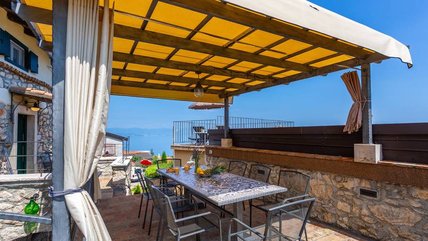 Villa für 9 Personen, mit Terrasse und Sauna sowie Garten in Opatija Riviera