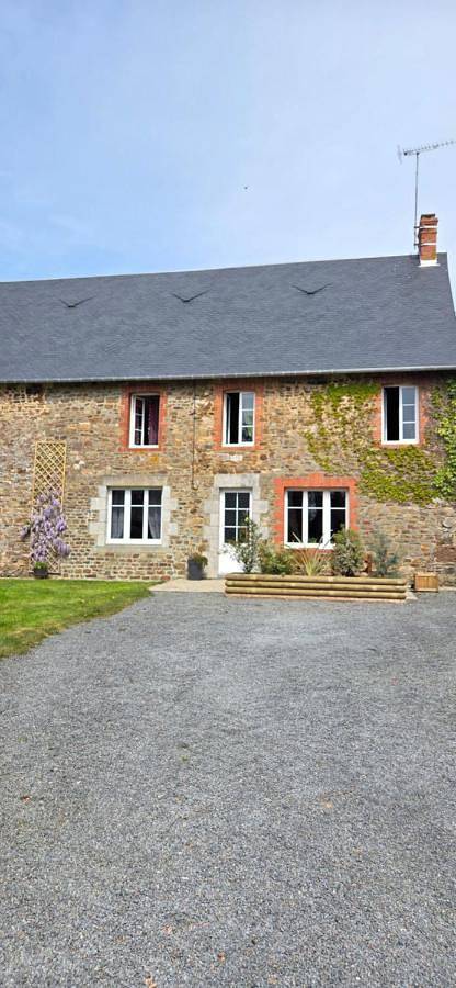Gîte pour 13 personnes, avec terrasse à Notre-Dame-de-Cenilly