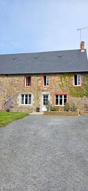 Gîte pour 13 personnes, avec terrasse à Notre-Dame-de-Cenilly