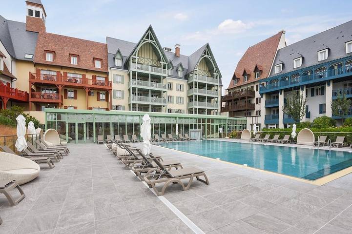 Gîte pour 6 personnes, avec Balcon et Piscine dans Office De Tourisme De Deauville
