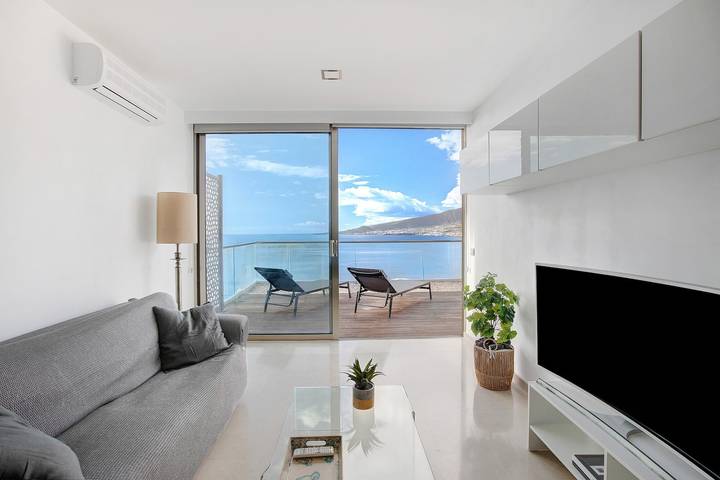 Apartamento entero, Apartamento de vacaciones 'Mirador Terrazas Del Mar' con piscina compartida y aire acondicionado in Tabaiba, El Rosario