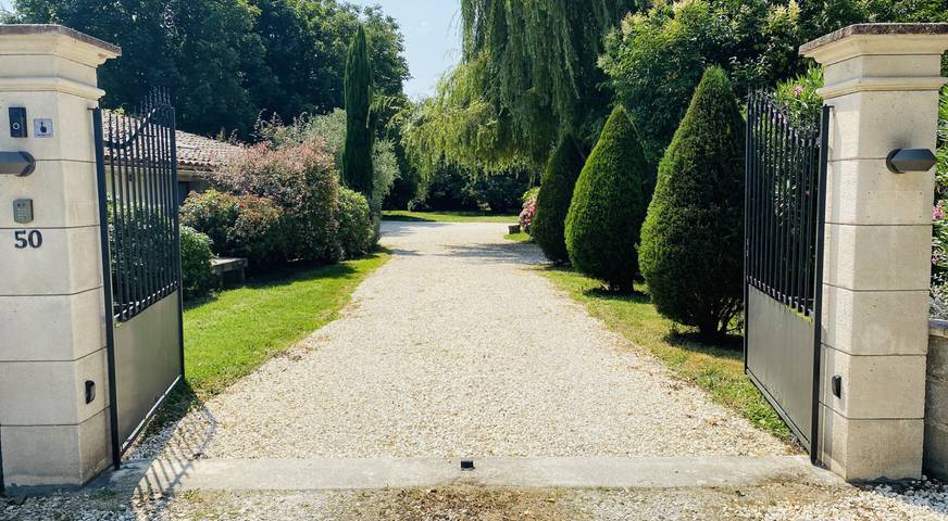 Gîte pour 4 personnes, avec terrasse et jardin ainsi que jacuzzi et piscine à Bergerac