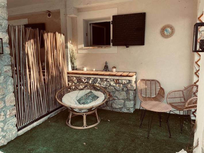 Gîte pour 4 personnes, avec piscine ainsi que jardin et vue à Puget-Théniers - 4