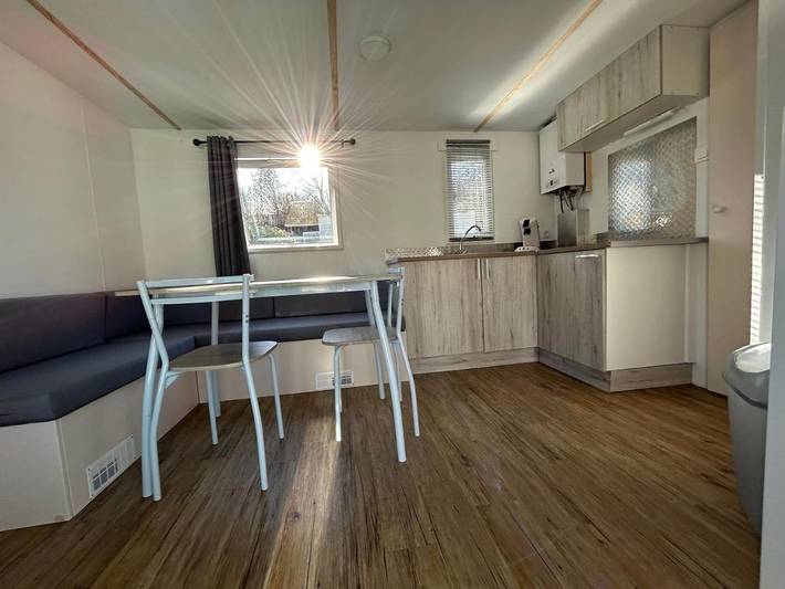 Camping pour 7 personnes, avec jardin ainsi que terrasse et vue à Chauzon - 4