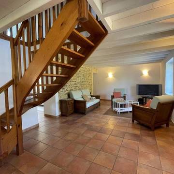 Gîte pour 10 personnes, avec terrasse et vue dans Baigts-de-Béarn