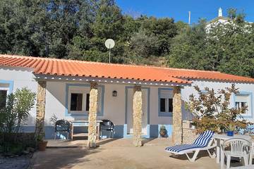 Location de vacances pour 4 personnes, avec jardin et terrasse dans Santa Catarina da Fonte do Bispo