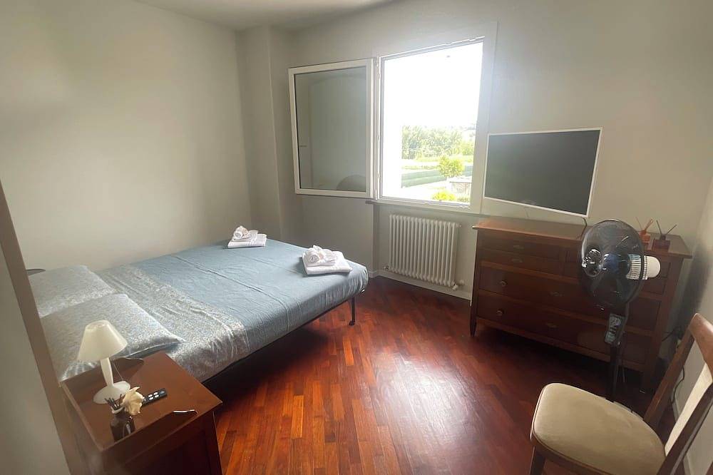 Villa with pool in the Pesaresi countryside a few kilometers from the sea in Pesaro, Valle del Metauro