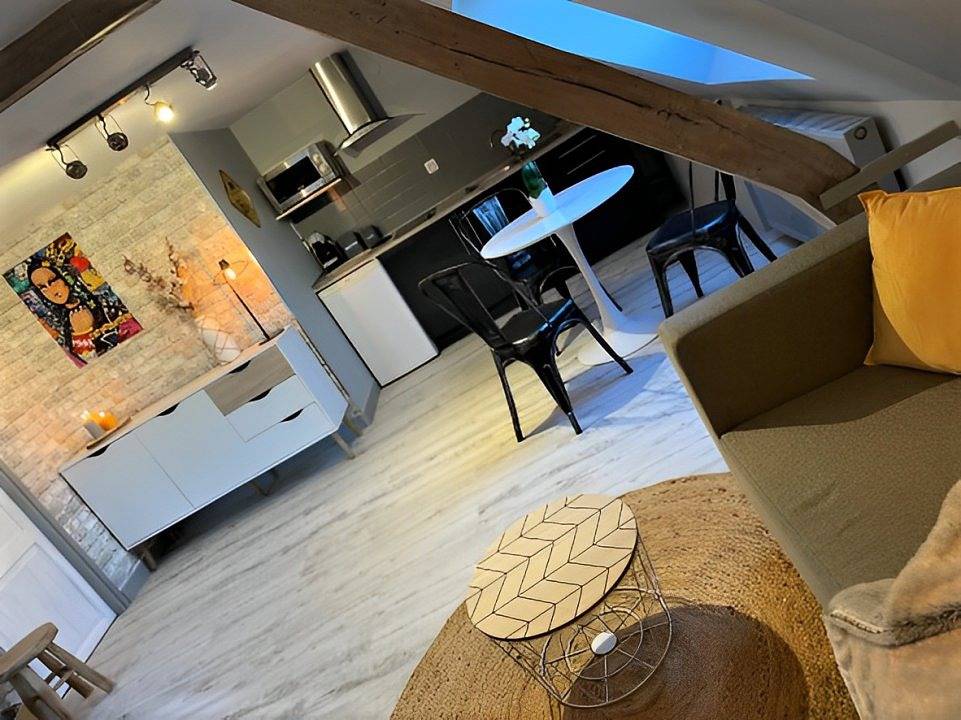 Gîte Cosy La Joconde à Isbergues – Studio 2 personnes + terrasse in Isbergues, Région de Béthune