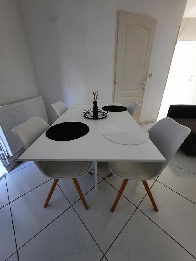 Appartement entier, Two-Bedroom Apartment in Auxonne, Région de Dijon