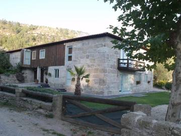 Gîte pour 10 personnes, avec jardin ainsi que terrasse et vue dans Póvoa de Lanhoso