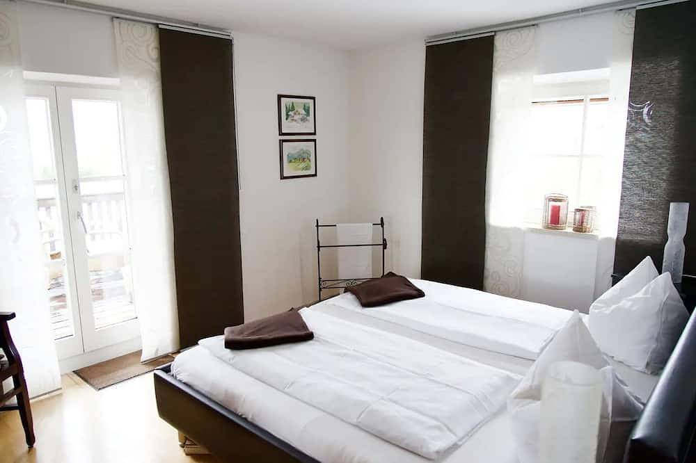 Ganze Wohnung, Fewo 65m², 1 Schlafzimmer, Wohnzimmer, Küche, großer Balkon, Bergblick, ruhige Lage, Wlan, Sat Tv in Frasdorf, Chiemsee