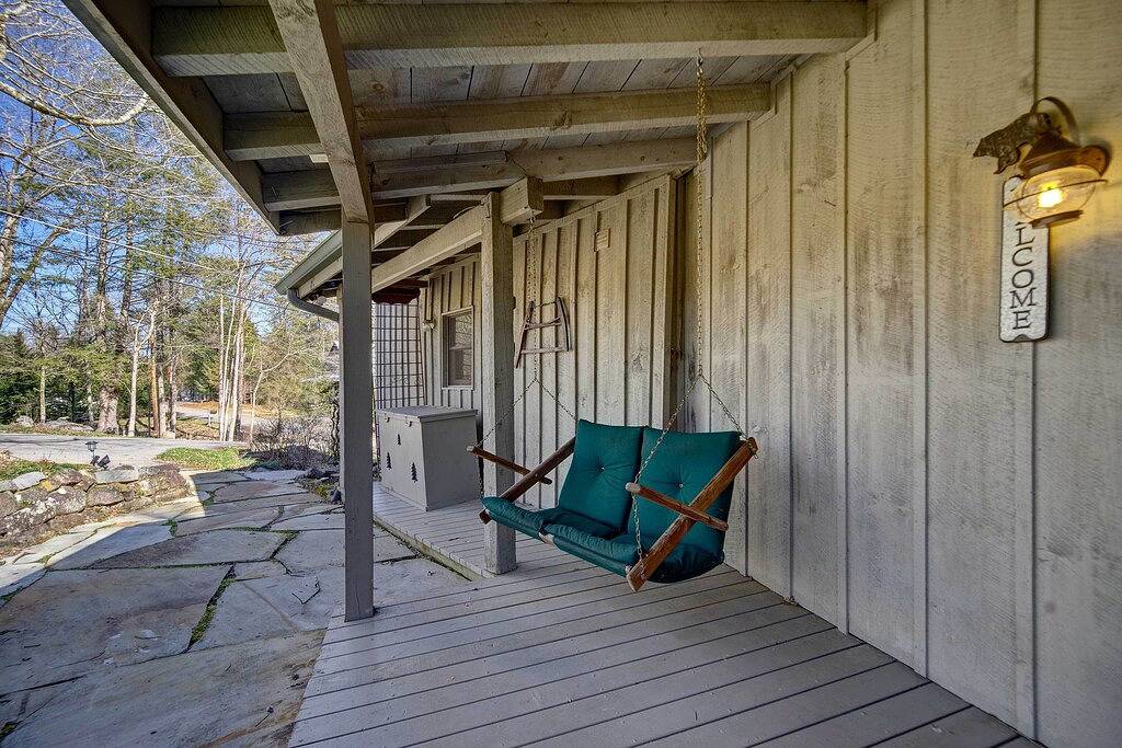 Cozy Log Cabin: 6 Mi to Great Smoky Mtns Np! in Blount County