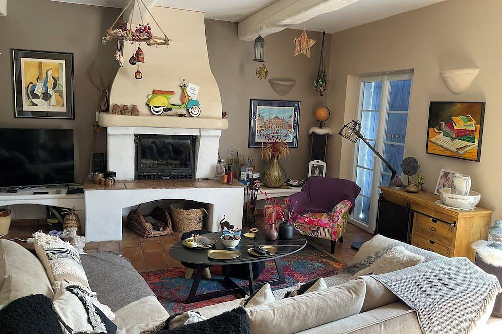 Taradeau, Villa en un entorno típico provenzal, agradable con magníficas vistas in Taradeau, Region de Draguignan