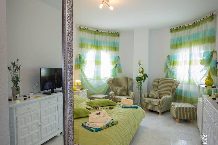 Villa de luxe Inge 400 sur la plage, grand jardin, pr. Piscine chauffée, climatisation, BBQ, terrasse, WiFi in Almadrava, Costa Blanca
