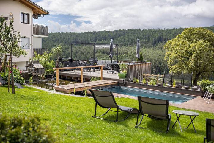 Appartement entier, Résidence Grünbacher : Appartement 2 avec balcon et piscine partagée in Issing, Falzes