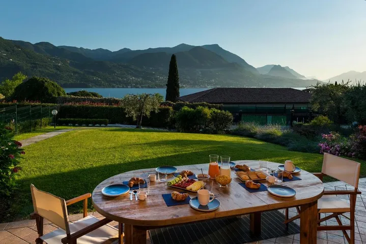 Villa für 9 Personen, mit Garten und Seeblick sowie Ausblick - 1