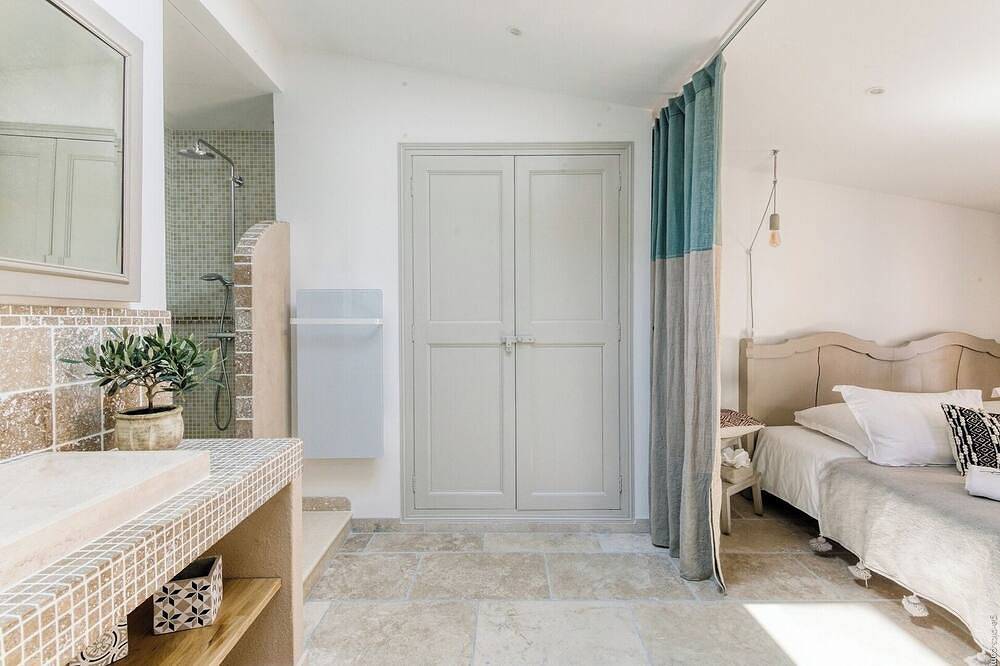 Apartamento entero, Loft-De Lujo-2ème étage sous Toit-Vista a la Calle-Baño con ducha in Valbonne, Region de Cannes