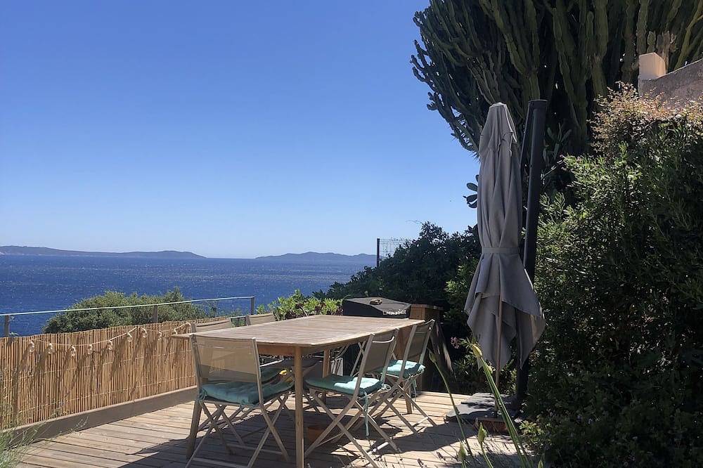 Ganze Wohnung, T2 klimatisierte Wohnung, herrliche Terrasse von 130 m2 mit Blick auf das Meer (Wifi inklusive) in Rayol-Canadel-sur-Mer, Mittelmeerküste (Frankreich)