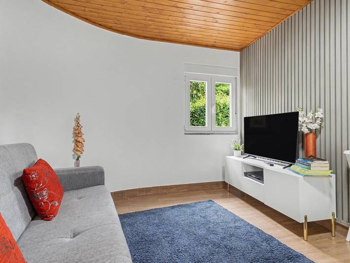Holiday Home 'Casa Da Moleira' with Lake View and Air Conditioning in Rendufe, Braga District