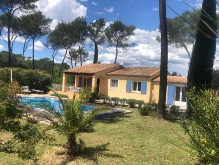 Chalet para 6 personas, con vistas además de jardín y piscina - 1