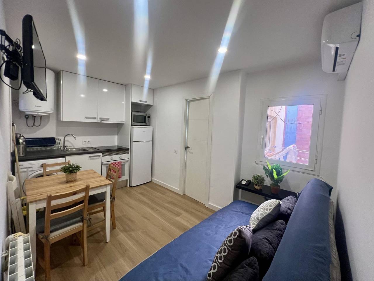 Ganze Ferienwohnung, Modernes Apartment mit AC, WiFi & Küche 400m vom Stadtzentrum entfernt in Hospitalet de Llobregat, l'Hospitalet de Llobregat