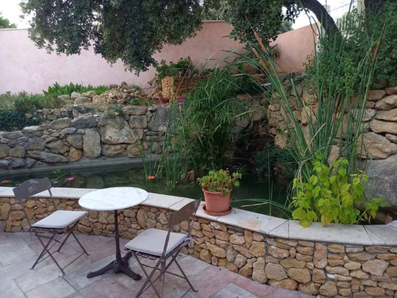 Geheel appartement, Charmant appartement met zwembad - Salon-de-Provence in Salon-de-Provence, Aix-en-Provence en omgeving