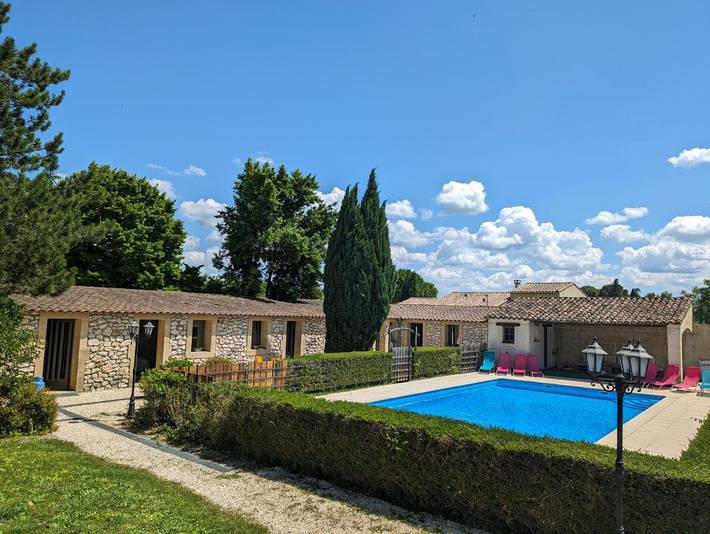 Gîte pour 2 personnes, avec terrasse ainsi que piscine et jardin à Saint-Geniès-de-Malgoirès - 2