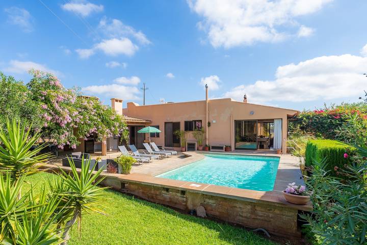 Bonita moradia com piscina, Wi-Fi, terraços, jardim e vista deslumbrante; estacionamento disponível in S'Alqueria Blanca, Santanyí