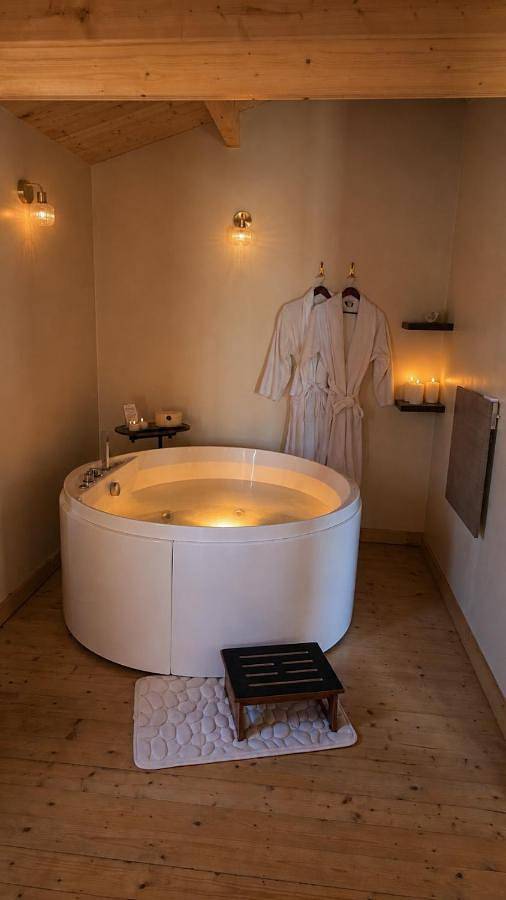 Gîte pour 3 personnes, avec Jacuzzi et Terrasse ainsi que Jardin et Sauna à Montignac-Charente