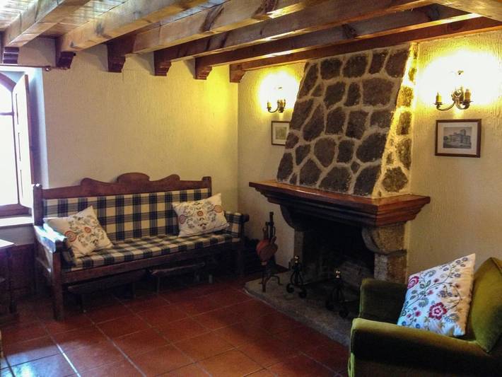 Casa rural para 12 personas, con Balcón y Terraza además de Jardín y Vistas en Hoyos del Espino - 4