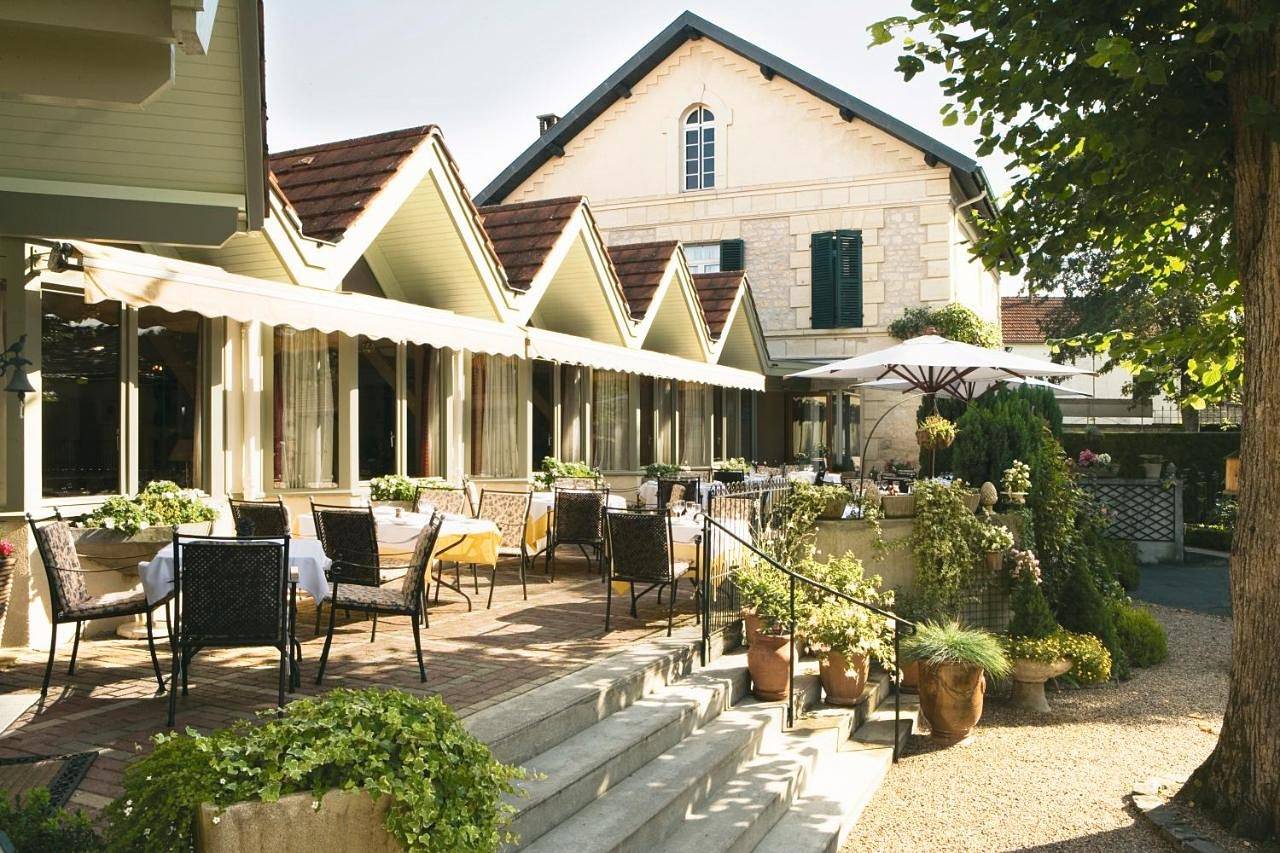 Hôtel & Restaurant Le Relais d'Aumale in Orry-la-Ville, Oise
