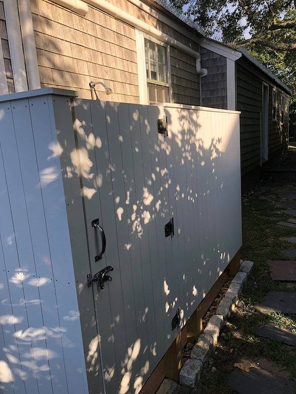 Vacation rental for 10 people, with yard in Martha's Vineyard