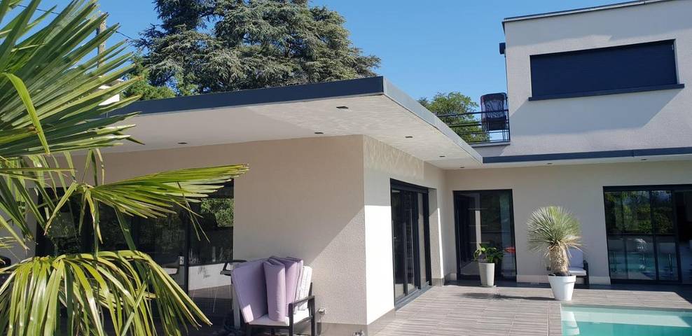 Gîte pour 2 personnes, avec Terrasse et Jardin ainsi que Piscine et Vue à Orliénas