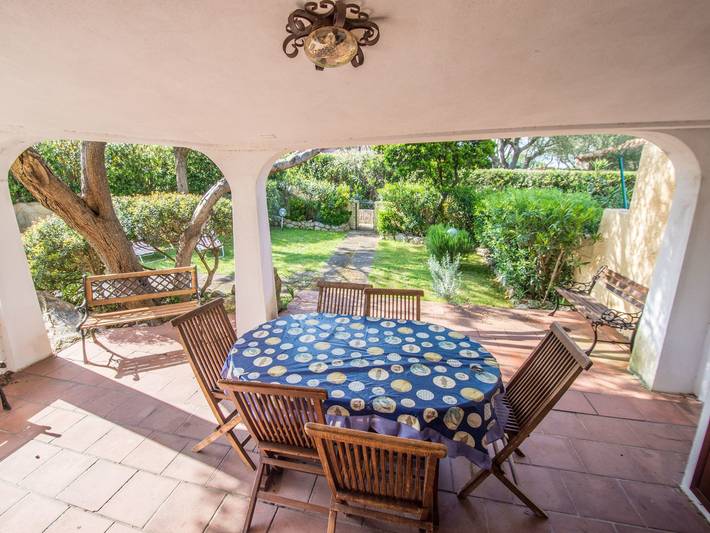 Location de vacances pour 6 personnes, avec jardin à Porto Pollo - 2