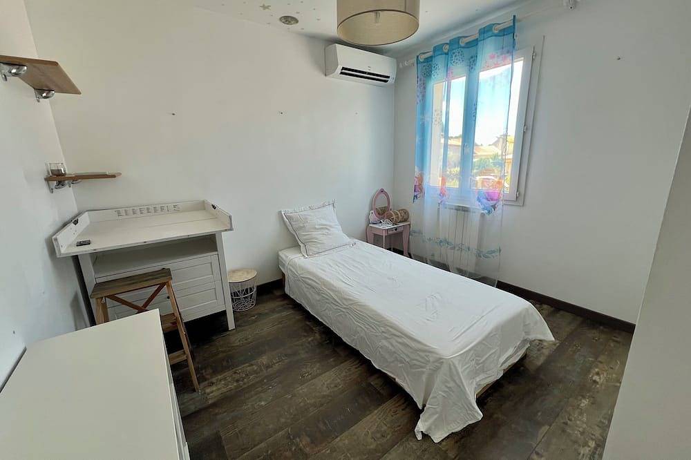 Exceptional villa with air conditioning and swimming pool in Baillargues, Côte d'Améthyste