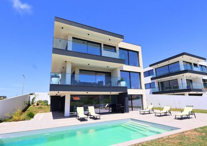 Casa rural para 10 personas, con Balcón y Terraza además de Jardín y Piscina en Vila Nova de Gaia