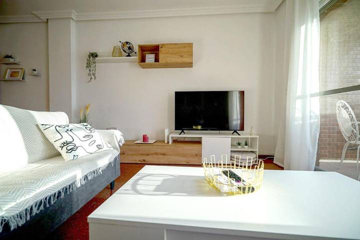 Gîte pour 6 personnes, avec balcon ainsi que piscine et vue à Linares - 3