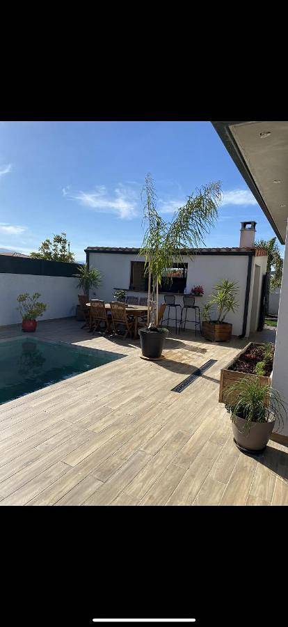 Location de vacances pour 8 personnes, avec vue et terrasse ainsi que piscine et jardin à Ponteilla - 2