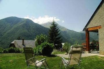 Gîte pour 10 personnes, avec jardin et vue à Guchan