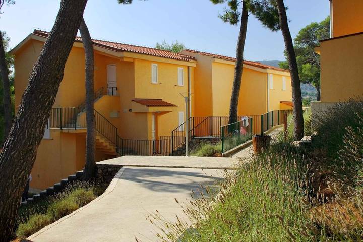 Ganze Ferienwohnung, Ferienwohnung mit Poolnutzung und Klimaanlage  in Jelsa, Hvar