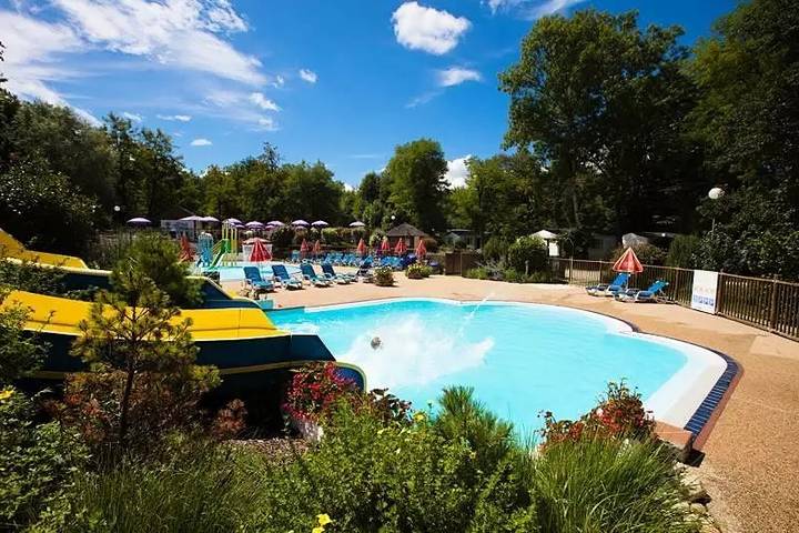 Mobil home pour 6 personnes, avec terrasse et piscine à Belmont-Tramonet - 3