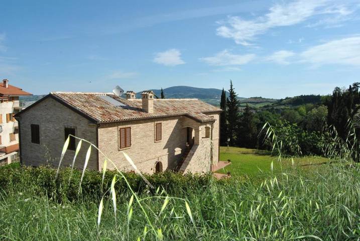 Casa vacanza per 4 persone, con Terrazza e Idromassaggio nonché Giardino e Panorama a Castelfidardo