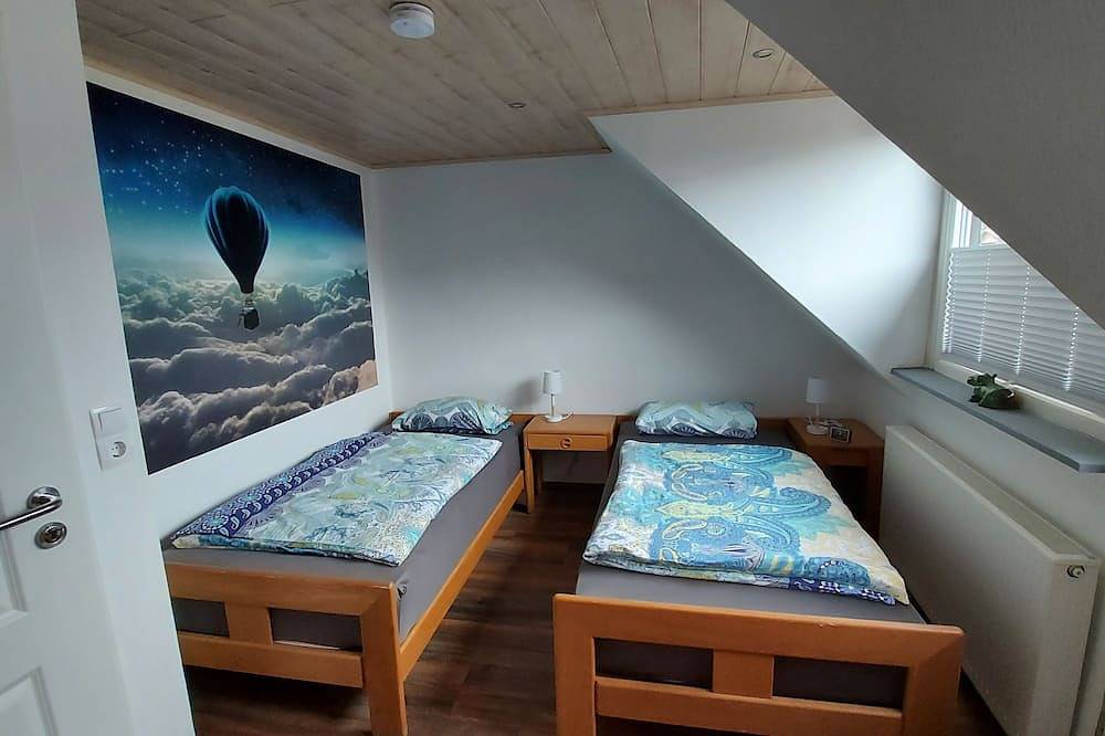 Ganze Wohnung, Nice apartment right on the Rhine; mountain-side balcony; centrally located in Kamp-Bornhofen, Mittelrhein